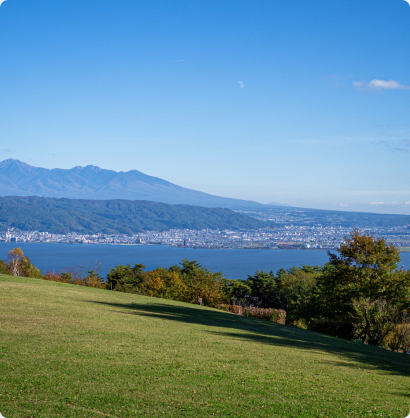 諏訪湖と八ヶ岳を望む景色