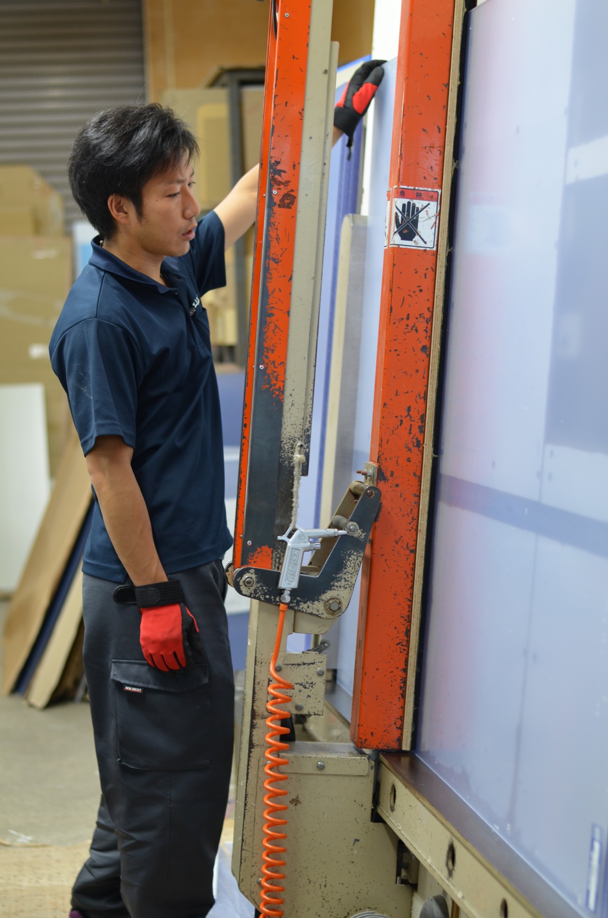 樹脂板への印刷・表面処理工程